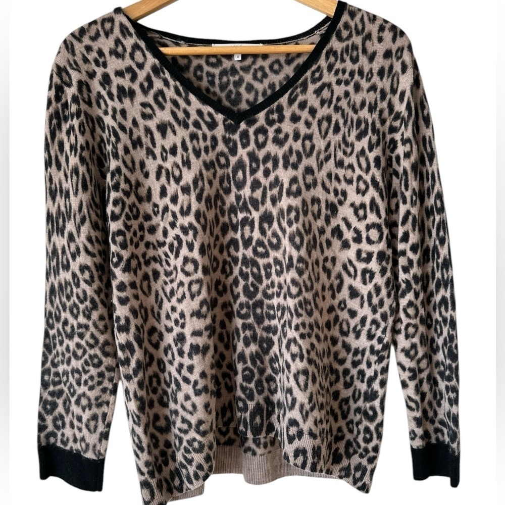 Gerard Darrel Paris 100% Merino Wool V-Neck Leopard Print Sweater - Picture 15 of 16